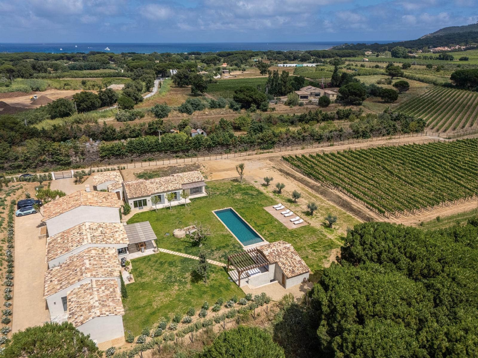 Vue aérienne vers Pampelonne et les vignes